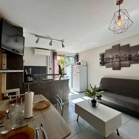 Appartement Au Calme Avec Terrasse Et Parking - Cap D'agde - Fr-1-249-438 *