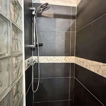 Au Calme Avec Terrasse Et Parking - Cap D'agde - Fr-1-249-438 Appartement *